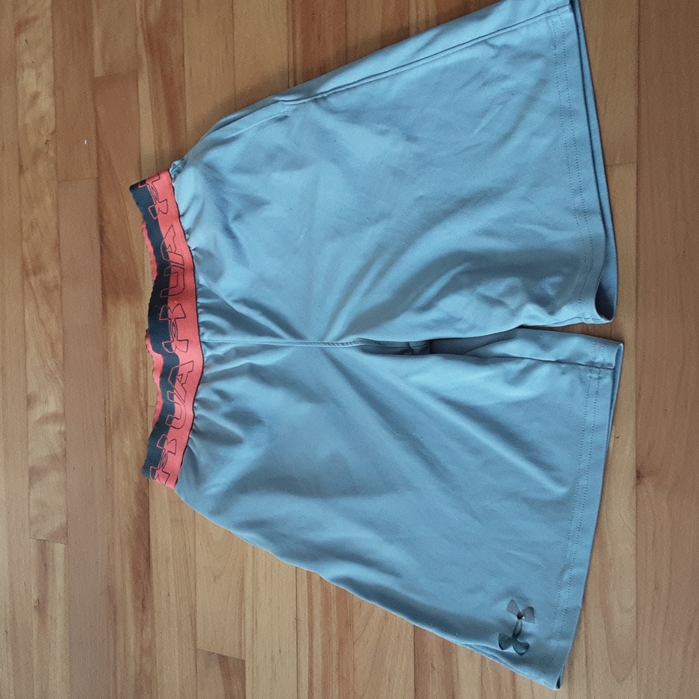 Boy size m short in good ised condition